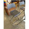 Image 2 : 2 FOLDING STOOLS AND 2 STEP LADDER