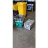 Image 1 : 5 TOTES WITH BUILT IN LIDS