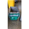 Image 2 : 5 TOTES WITH BUILT IN LIDS