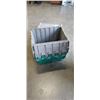 Image 3 : 5 TOTES WITH BUILT IN LIDS