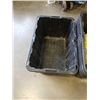 Image 2 : 5 102L TOTES WITH LIDS