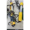 Image 3 : MAKITA CIRCULAR SAW, CRAFTSMAN PALM SANDER, 2 WORK LIGHTS AND 2 CLAMPS - SAW STARTS WHEN PLUGGED IN