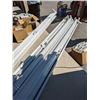 Image 2 : 6 RETRACTABLE GENIUS SCREEN DOORS