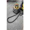 Image 2 : STAINLESS SHOP VAC AND ELECTRIC PRESSURE WASHER