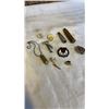 Image 3 : VINTAGE WOODEN CASE WITH LOT OF COLLECTABLE CONTENTS