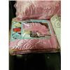 Image 2 : PINK HEART BED SPREAD WITH PILLOWS