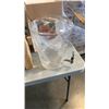 Image 2 : DRINK DISPENSER WITH WATER PITCHERS AND AQUARIUM