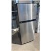 Image 1 : GE APARTMENT SIZE FRIDGE STAINLESS AND BLACK 2 FOOT EXTERNAL WIDTH - TESTED WORKING