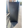 Image 2 : GE STIANLESS REFRIGERATOR 28 INCH EXTERIOR WIDTH - TESTED WORKING