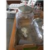 Image 2 : 3 DRINK DISPENSERS AND GLASS JAR CUPS