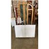 Image 1 : 4 PANEL ROOM DIVIDER AND WHITEBOARD WITH TRIPOD