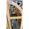 Image 8 : 4 PANEL ROOM DIVIDER AND WHITEBOARD WITH TRIPOD