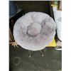 Image 2 : 2 WICKER BASKETS, CAT BED, THROW PILLOW AND METAL CHAIR