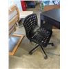 Image 2 : BLACK 1 DRAWER DESK WITH GAS LIFT CHAIR