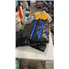 Image 1 : INFLATEABLE KAYAK WITH DOUBLE ENDED PADDLE