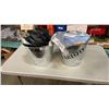 Image 1 : 2 PAILS OF ANKLE BRACES AND SPORT MASKS