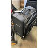 Image 3 : 2 BLACK LUGGAGE BAGS