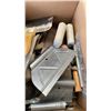 Image 2 : TRAY OF DRYALL TOOLS