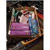 Image 1 : TRAY OF DISPOSABLE CUPS, FOOD TRAYS AND NAPKINS