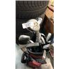 Image 2 : GOLF BAG WITH RIGHT HANDED GOLF CLUBS