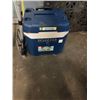 Image 2 : NEW IGLOO 99 CAN COOLER AND FOLDING 2 WHEEL DOLLY
