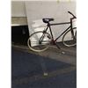 Image 2 : BLACK NO BRAND ROAD BIKE