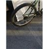 Image 2 : GREEN CARRERA BIKE