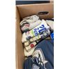 Image 2 : BOX OF VANCOUVER CANUCKS NHL COLLECTIBLES