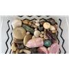 Image 2 : SMALL TOTE OF SEMI PRECIOUS STONES