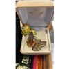 Image 8 : TRAY OF WATCHES AND JEWELRY
