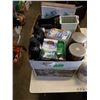 Image 2 : LOT OF WATER BOTTLES, PLASTIC AND METAL, KITCHEN UTENSIL HOLDERS, PLASTICWARE CONTAIERS AND PICTURE 