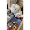 Image 2 : BOX OF COLLECTIBLES