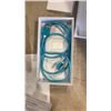 Image 8 : BOX OF ELECTRONICS, PORTABLE POWER BANKS, CABLES, AMPLIFIER