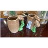 Image 2 : 2 GLASS VASES WITH ARTIFICIAL FLOWERS AND 2 PORCELAIN MUGS