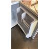 Image 3 : DIPLOMAT PERSONAL FRIDGE WORKING NO SHELF