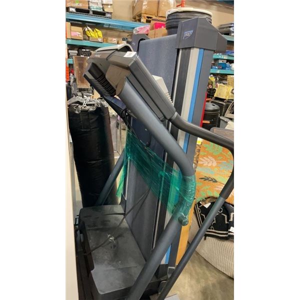 NORDIC TRACK C2000 SPACE SAVER FOLDING TREADMILL WORKING