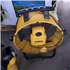 Image 2 : DEWALT 18" DRUM FAN AND 6 GALLON SHOP VAC BOTH WORKING