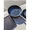 Image 3 : ROCK GRILL WITH 3 BLUE DIAMOND PANS AND 2 OXO PANS