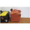 Image 3 : *Tool box + Jerry Can