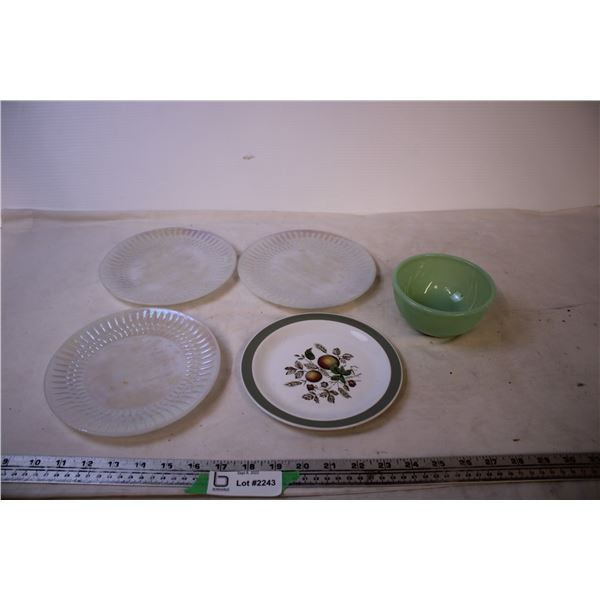 (4) Assorted Plates + Fire King Jadite Bowl