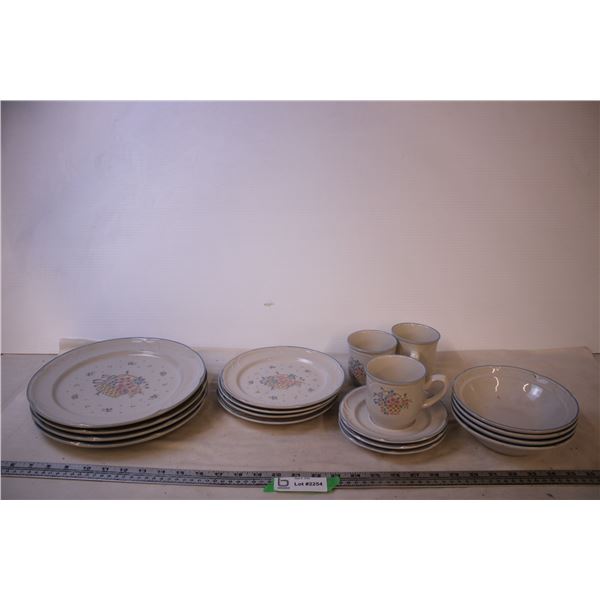 4 Person Dining Set (Missing 1 Cup +Saucer)