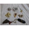 Image 2 : Lot of Brooches (1 Bakelite) Vintage