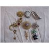 Image 3 : Lot of Brooches (1 Bakelite) Vintage