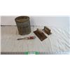 Image 1 : Concrete tools and Old oil can