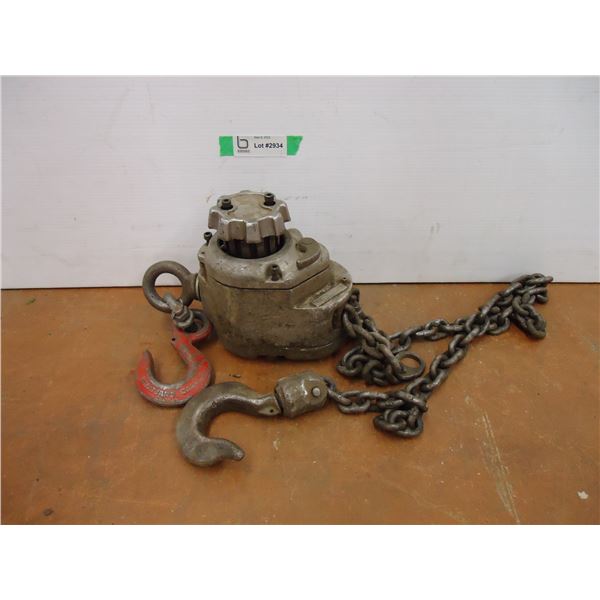 * 1.5 Ton Lever Hoist