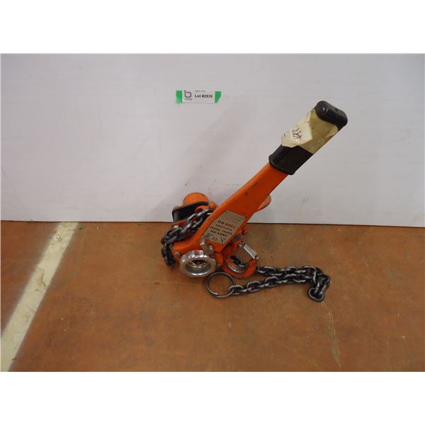 * 1.5 Ton Lever Hoist (for parts) says do not use