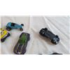 Image 3 : (14) Red Wall + Assorted Hot Wheel cars