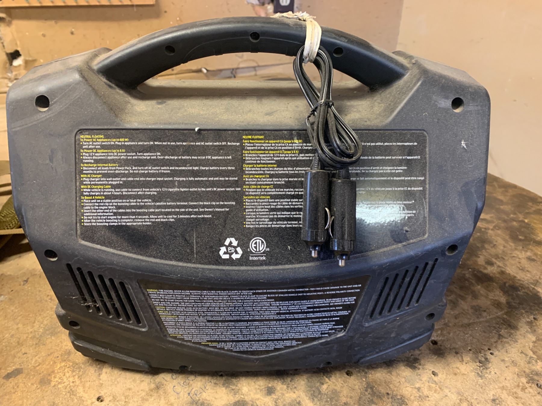 Motomaster Eliminator 600 Watt Power Box Power Pack w/ InverterModel