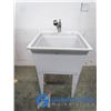 Image 2 : **Shop Sink w/Faucet