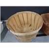 Image 2 : **Wicker Picnic Basket With Apple Tub